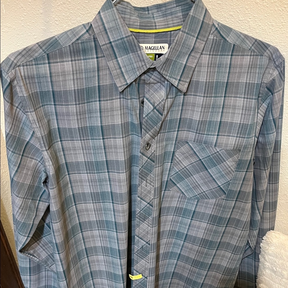 Magellan Outdoors Men's Gray and Blue Checkered Shirt